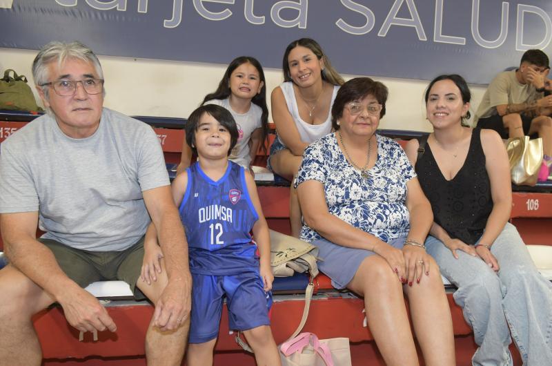 NOCHE DE BAacuteSQUET FEMENINO EN EL ESTADIO CIUDAD