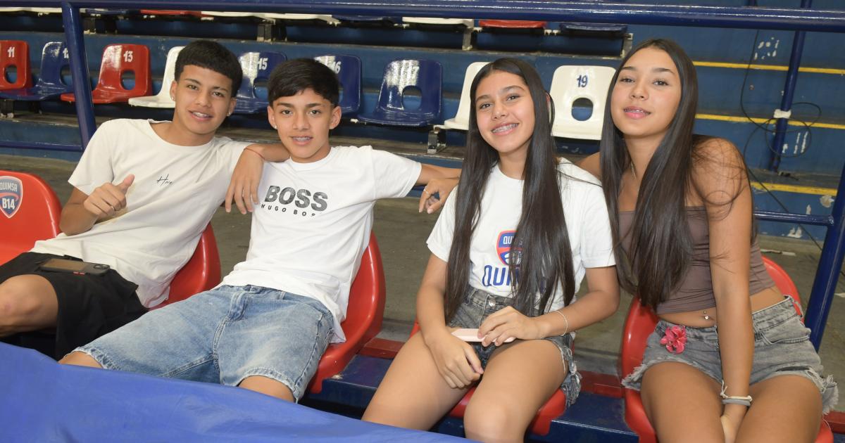 NOCHE DE BAacuteSQUET FEMENINO EN EL ESTADIO CIUDAD