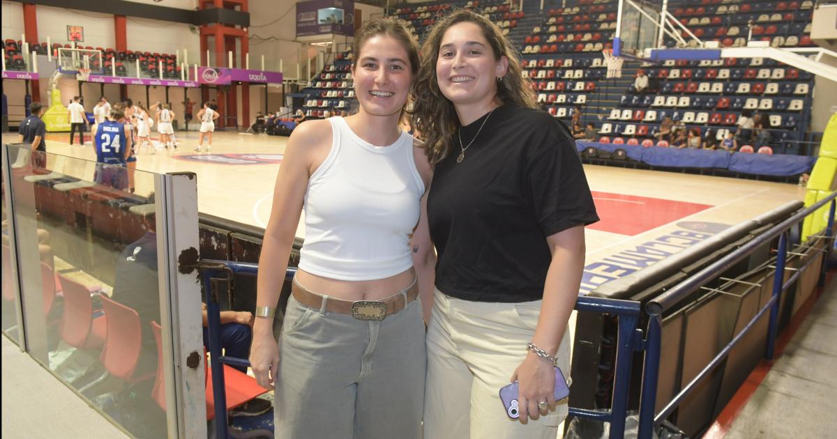 NOCHE DE BAacuteSQUET FEMENINO EN EL ESTADIO CIUDAD