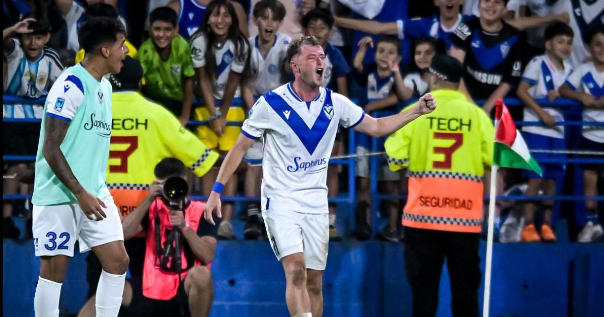 Veacutelez con un doblete de Pellegrini vencioacute a Boca 2 a 1 y es liacuteder de la Zona A