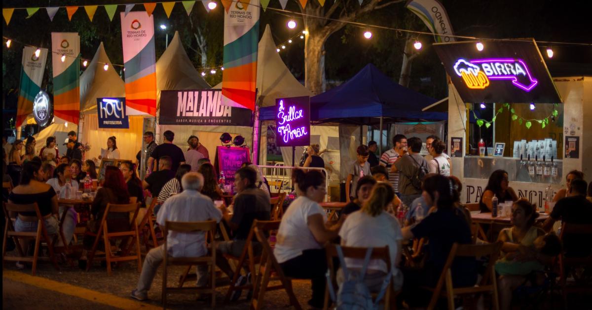 Una multitud disfrutoacute de la 6ordf Fiesta Regional de la Cerveza Artesanal