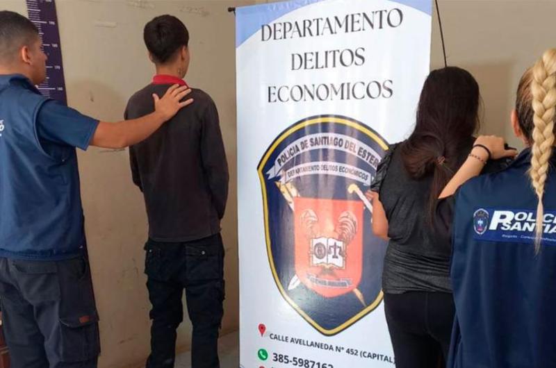 Madre e hijo presos acusados de robar cartera y estafar