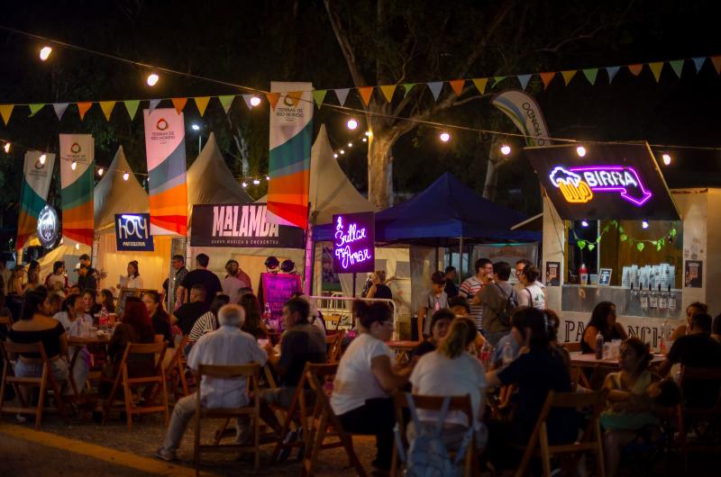 Una multitud disfrutoacute de la 6ordf Fiesta Regional de la Cerveza Artesanal