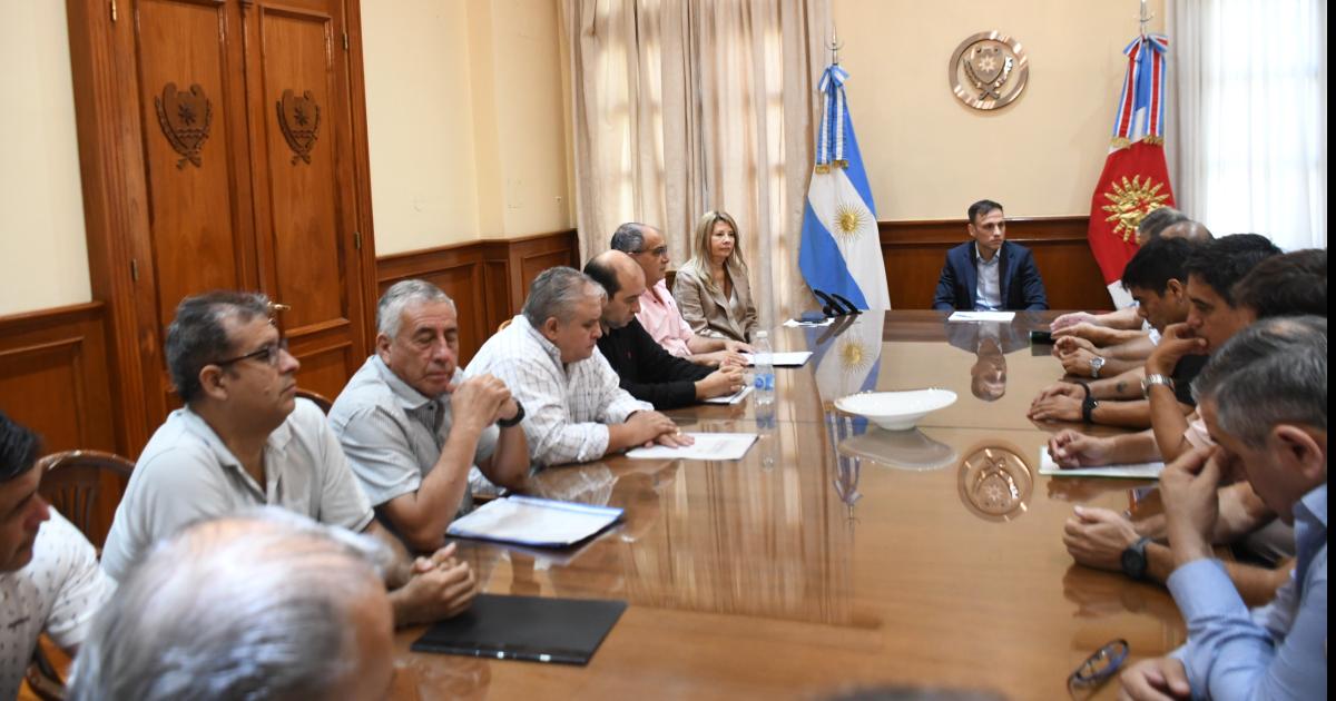 Administracioacuten Puacuteblica- Se realizoacute la primera reunioacuten para definir la pauta salarial 2026