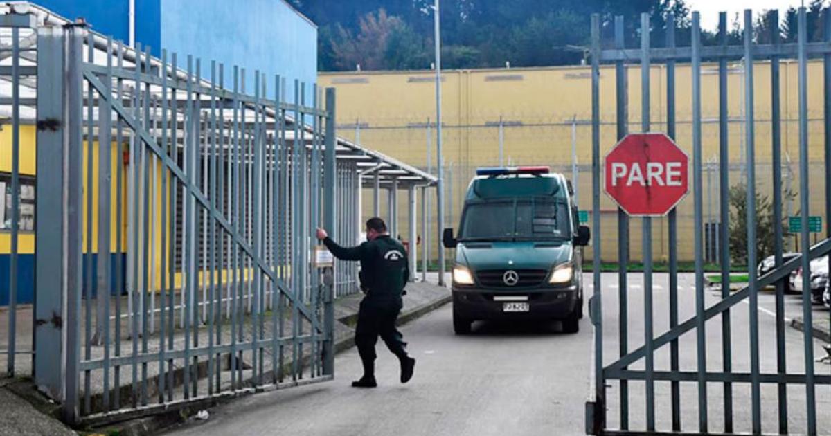 Degolloacute a compantildeero de celda y comioacute partes de su rostro en caacutercel chilena