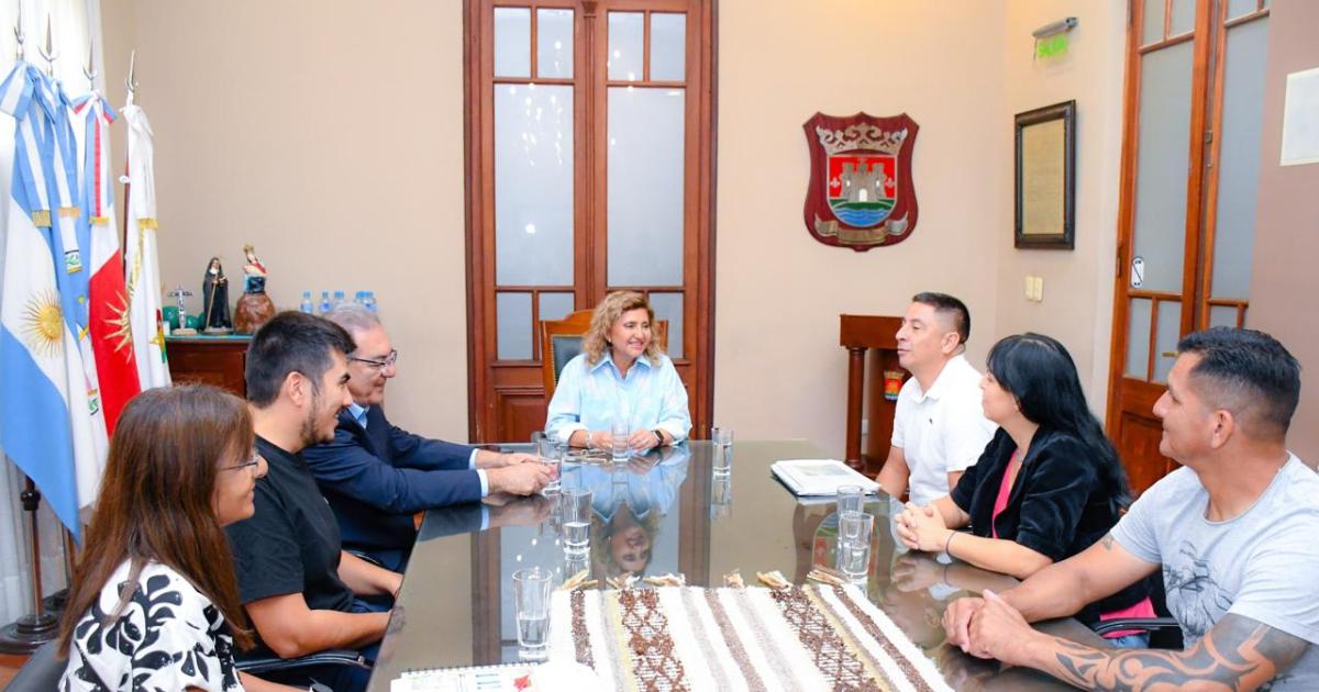 Fuentes recibioacute a la comisioacuten directiva del Club Estrella Roja