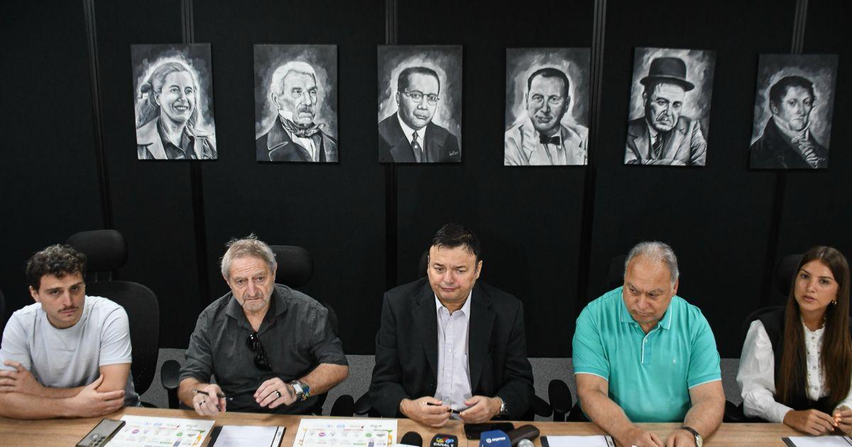 El ministro Chara encabezó la firma del convenio (Foto- Prensa Gobierno)