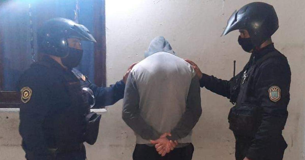 Ebrio golpeoacute a su ex le rompioacute la moto y prendioacute fuego la mochila 