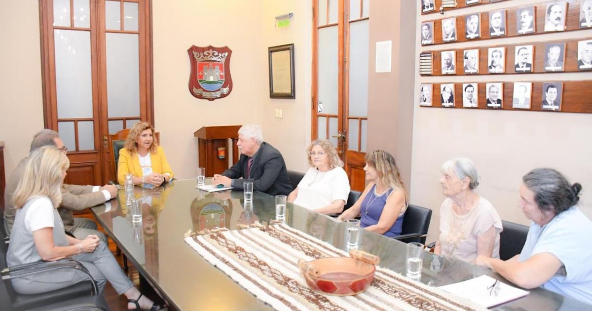 Fuentes recibioacute a directivos de la Casa D Italia