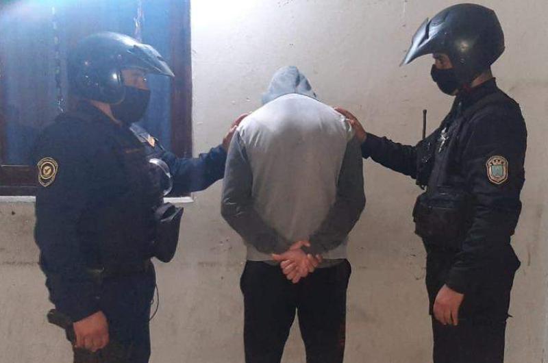 Ebrio golpeoacute a su ex le rompioacute la moto y prendioacute fuego la mochila 