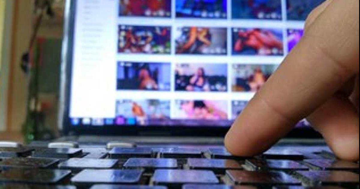 Detienen a un camionero santiaguentildeo acusado de distribuir fuertes imaacutegenes de pornografiacutea infantil