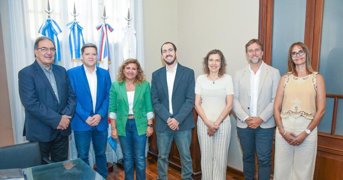 Fuentes mantuvo una reunioacuten de trabajo con directivos del Circulo Odontoloacutegico