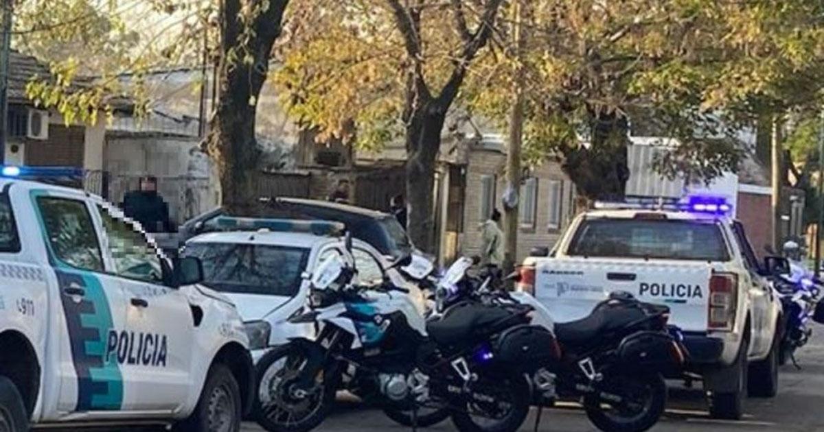 Tomoacute de reheacuten a su abuela y la obligoacute a ir al banco juntos a pedir un preacutestamo 