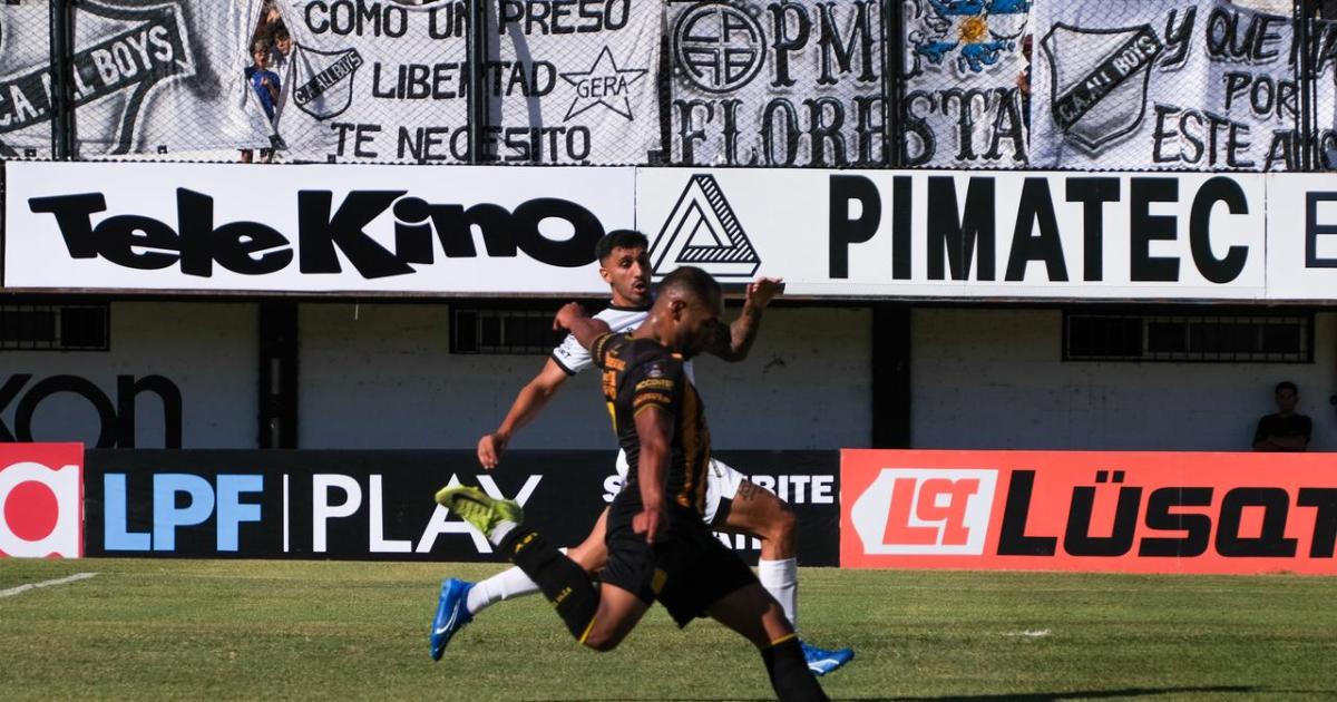 Mitre no supo conservar la ventaja y debutoacute con una derrota