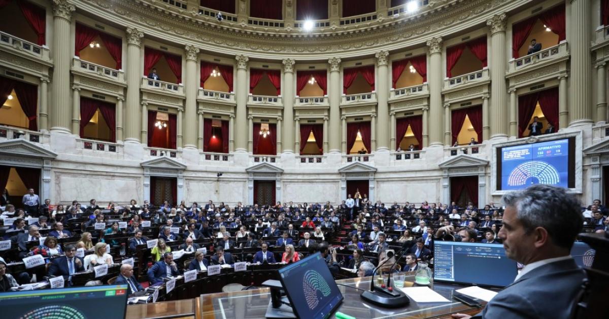 Reforma laboral- la oposicioacuten busca dar marcha atraacutes a cambios en licencias por enfermedad