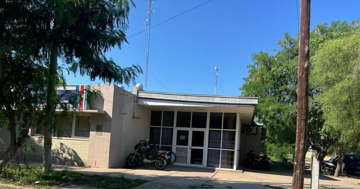 Joven recrea acuerdo de  5000 por fotos y videos de neta desnudez