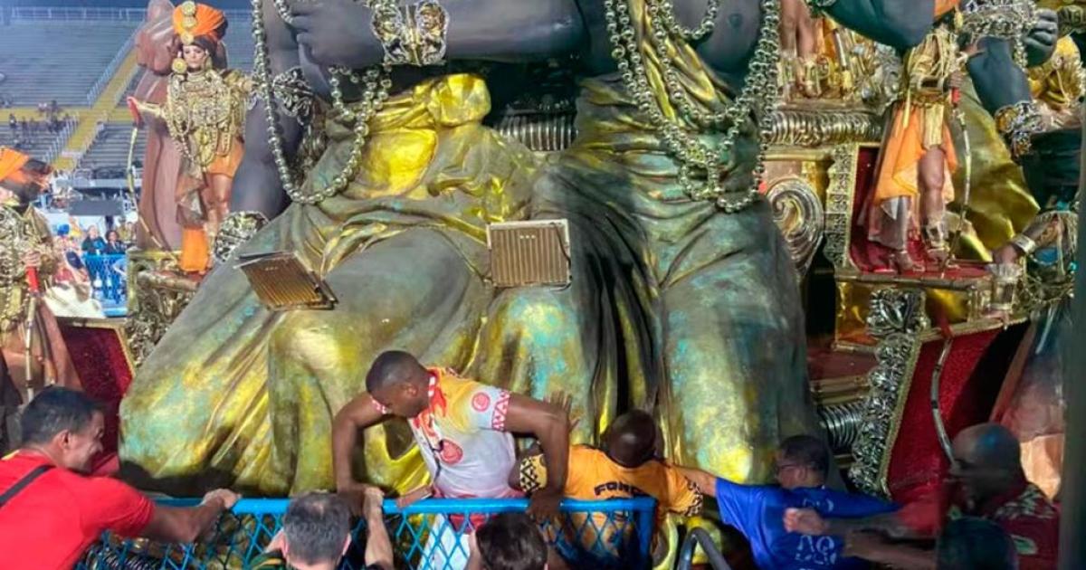 Tres personas resultaron aplastadas por una carroza en el Carnaval de Riacuteo