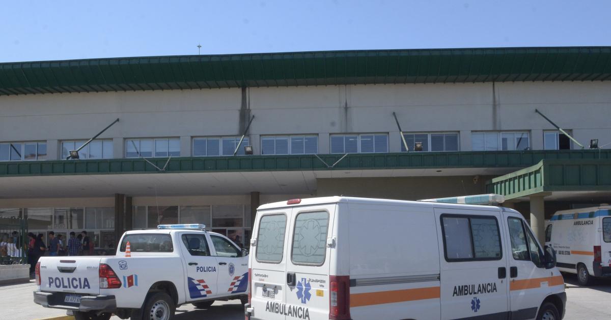 Violento sujeto hirioacute a un policiacutea tras entrar sin permiso a la casa de su ex pareja