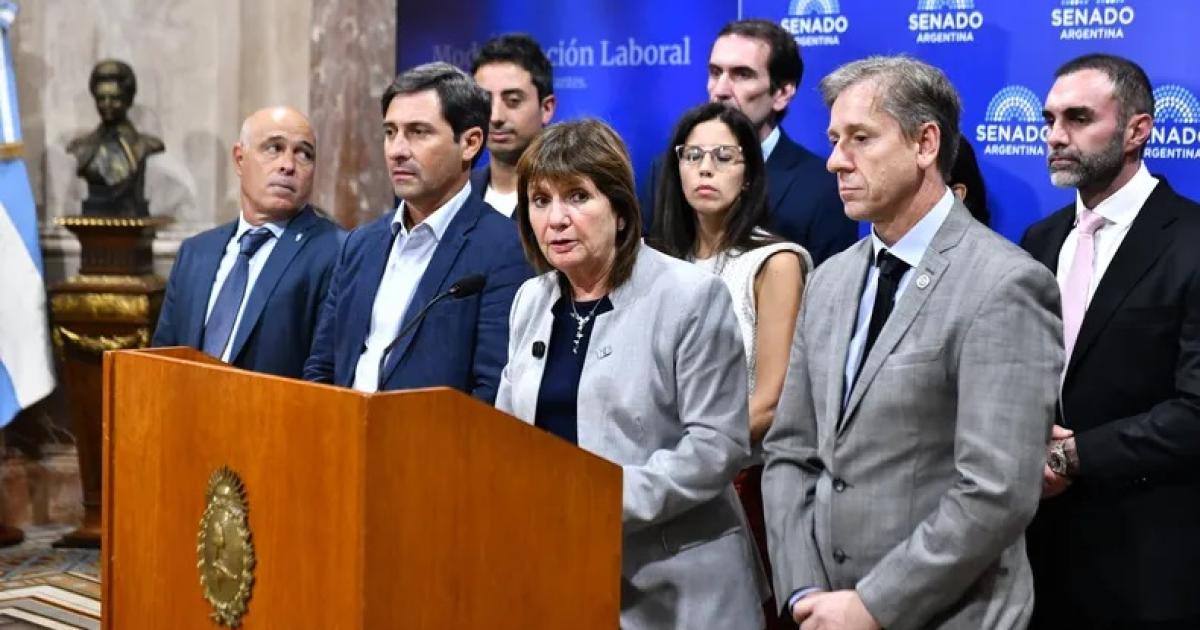 TIPOS Bullrich dijo que en caso de afecciones graves cambiar�n el artículo y que cobren el 100-en-porciento- del sueldo