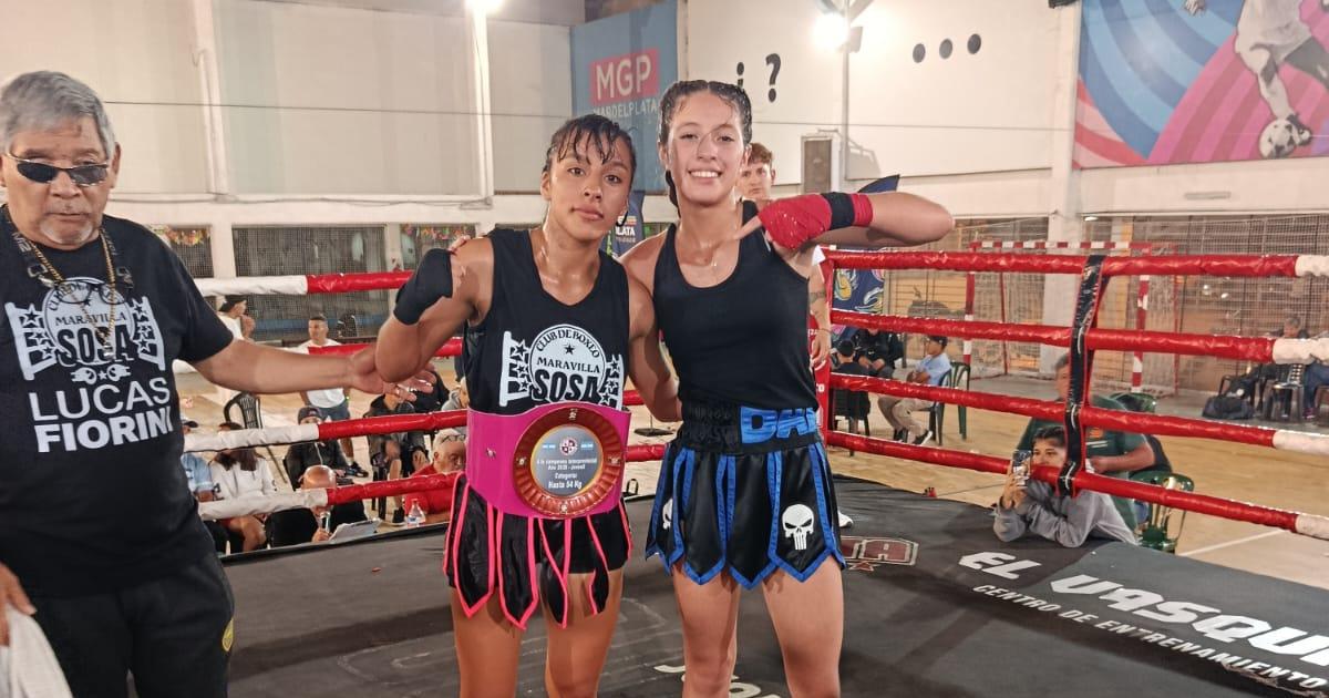 Fríaz con el cinturón acompañada por el termeño Fernando Maravilla Sosa histórico boxeador termeño y actual formador en Mar del Plata