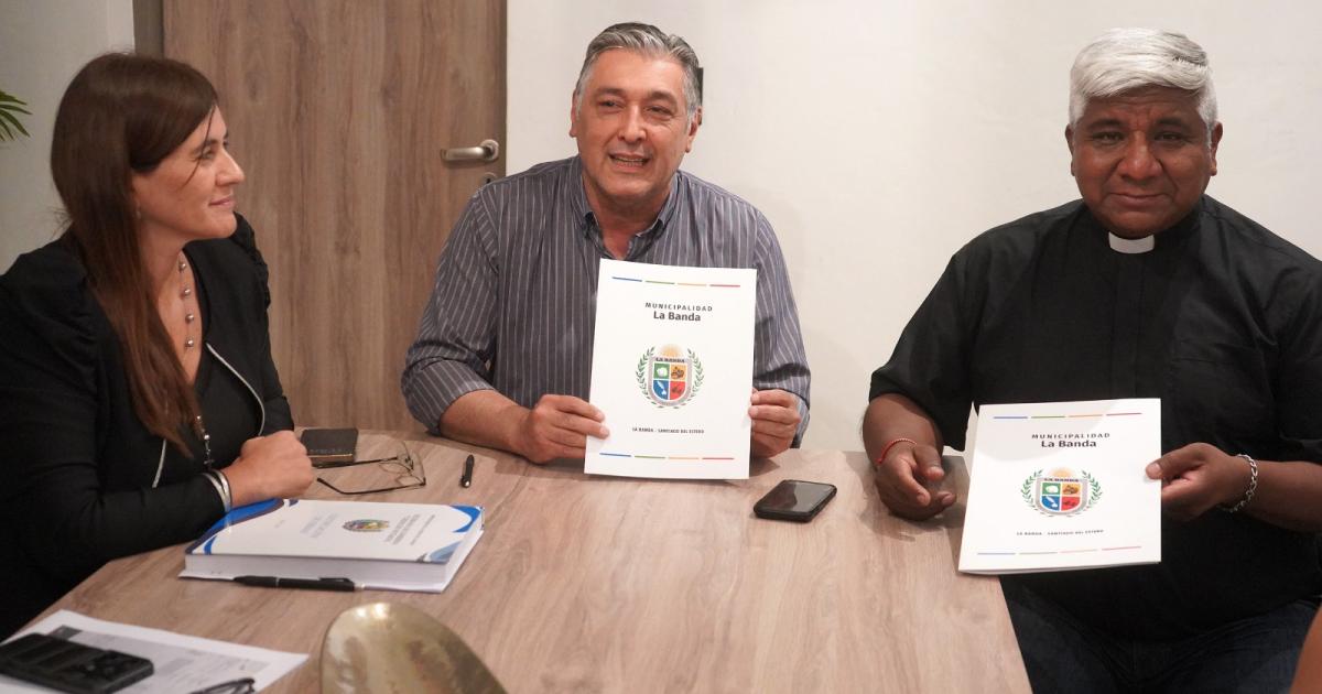 Firman convenio para contencioacuten de adicciones en el Bordm Sarmiento