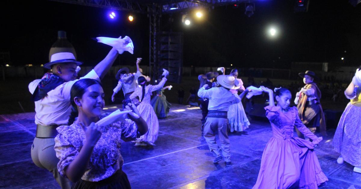 Multitudinaria convocatoria en la 18deg edicioacuten del Festival del Canto Sachero