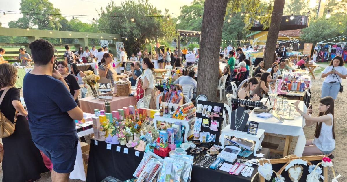 Gran convocatoria en la Feria de Emprendedores del Club Hiacutepico