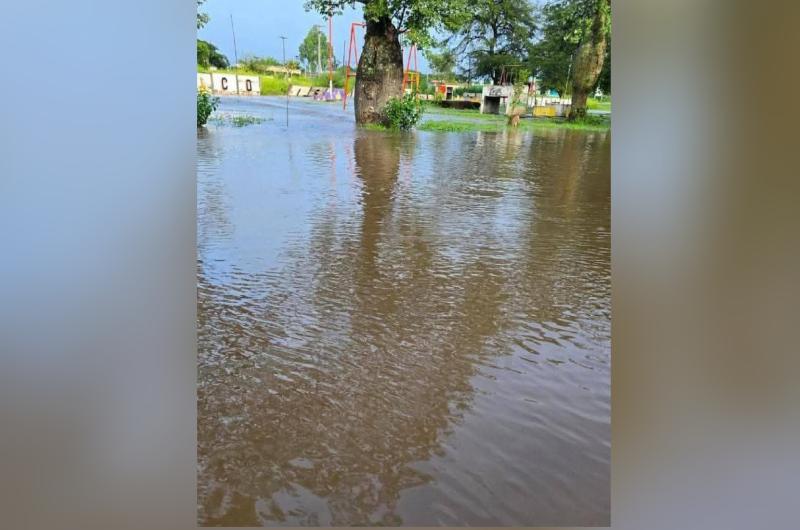 Cayeron 84 miliacutemetros en pocas horas- fuerte temporal azotoacute Riacuteo Hondo y Guasayaacuten