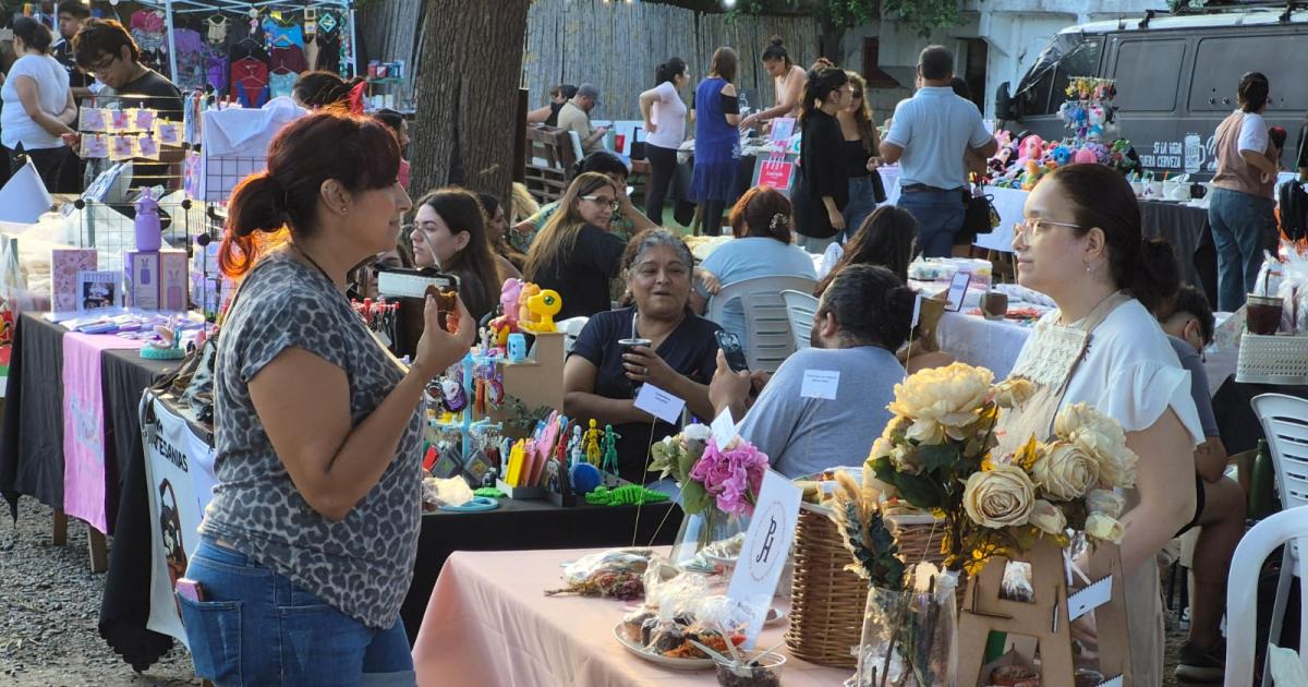 Gran convocatoria en la Feria de Emprendedores del Club Hiacutepico