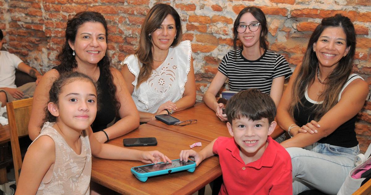 LOS SANTIAGUENtildeOS INVIERTEN EL TIEMPO LIBRE EN SALIDAS