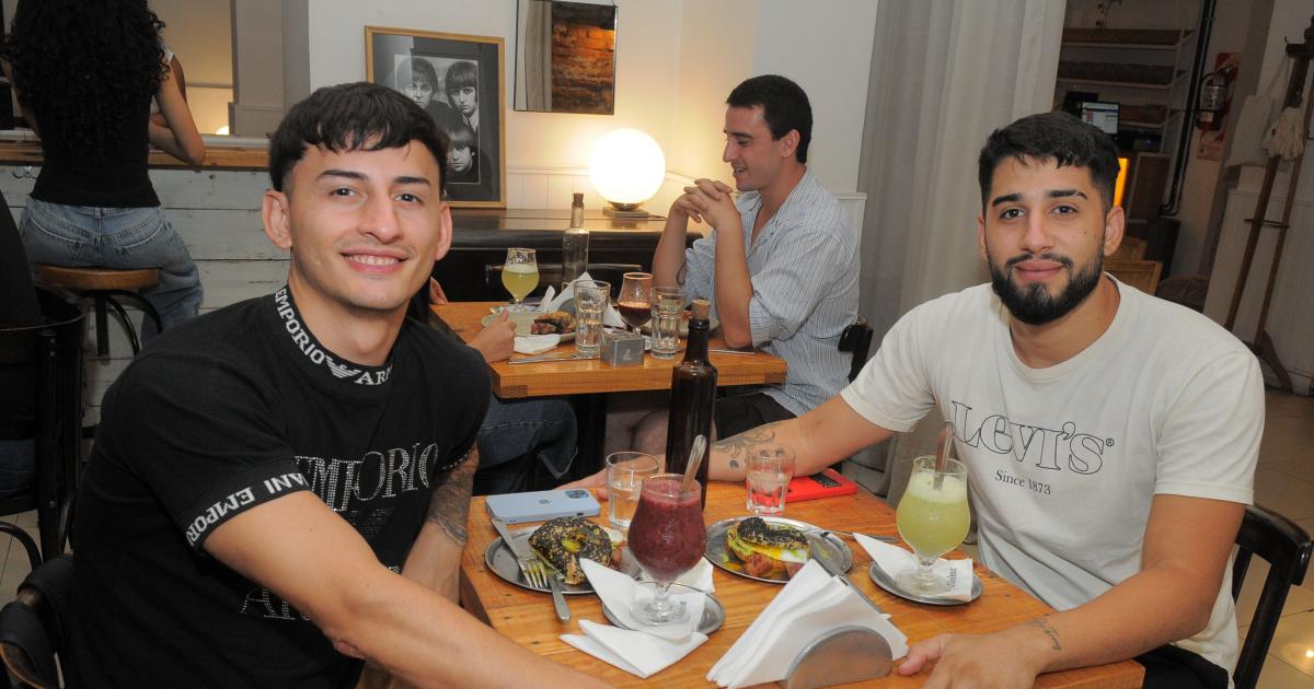 LOS SANTIAGUENtildeOS INVIERTEN EL TIEMPO LIBRE EN SALIDAS