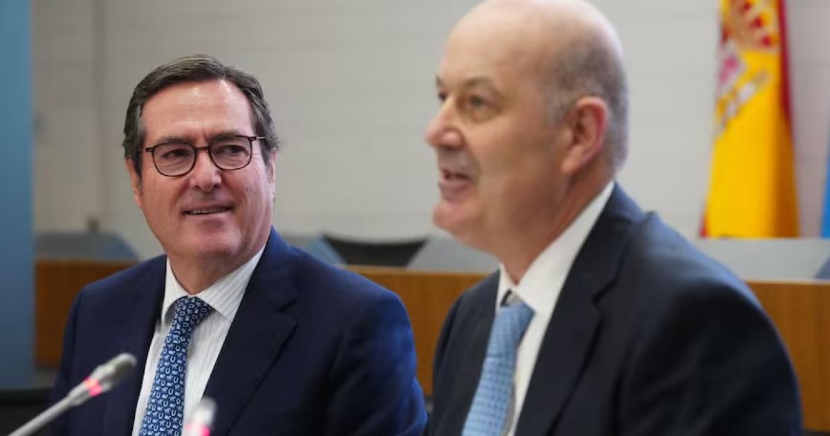 Sturzenegger alquiloacute 4 pisos y 24 cocheras por 720 millones