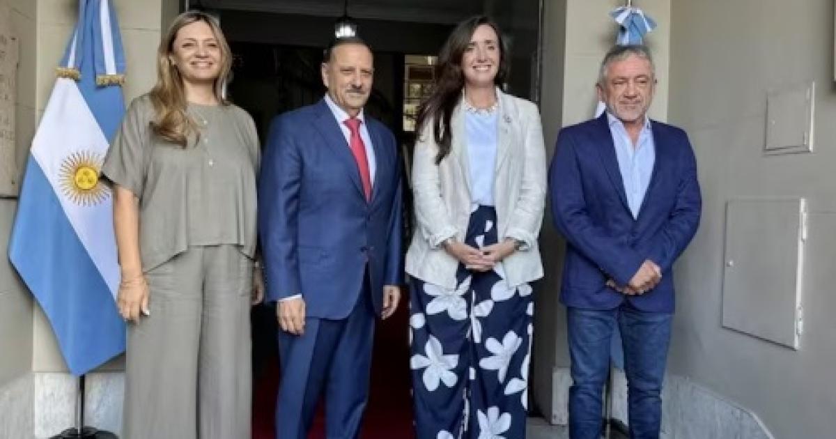 Villarruel salioacute a responder criacuteticas por viaje a La Rioja