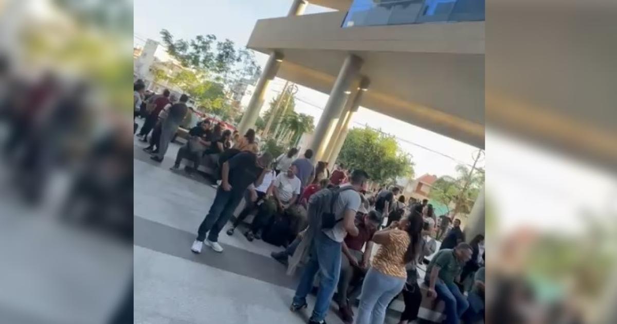 VIDEO  Evacuaron el Ministerio de Produccioacuten tras activarse la alarma de incendio