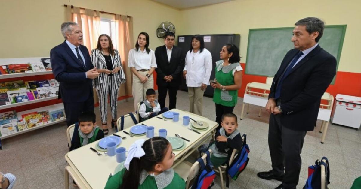 Importante anuncio del gobernador para los docentes santiaguentildeos