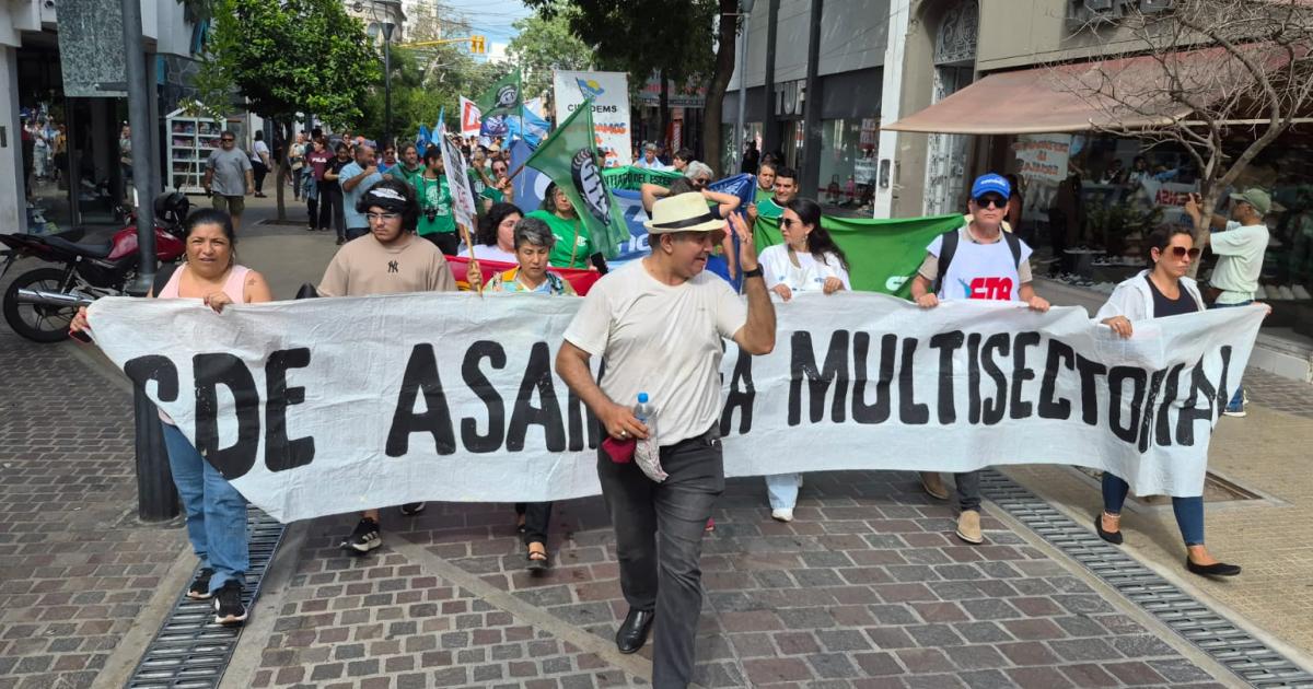 FOTOS  Movilizacioacuten en Santiago del Estero contra la reforma laboral en medio del paro nacional