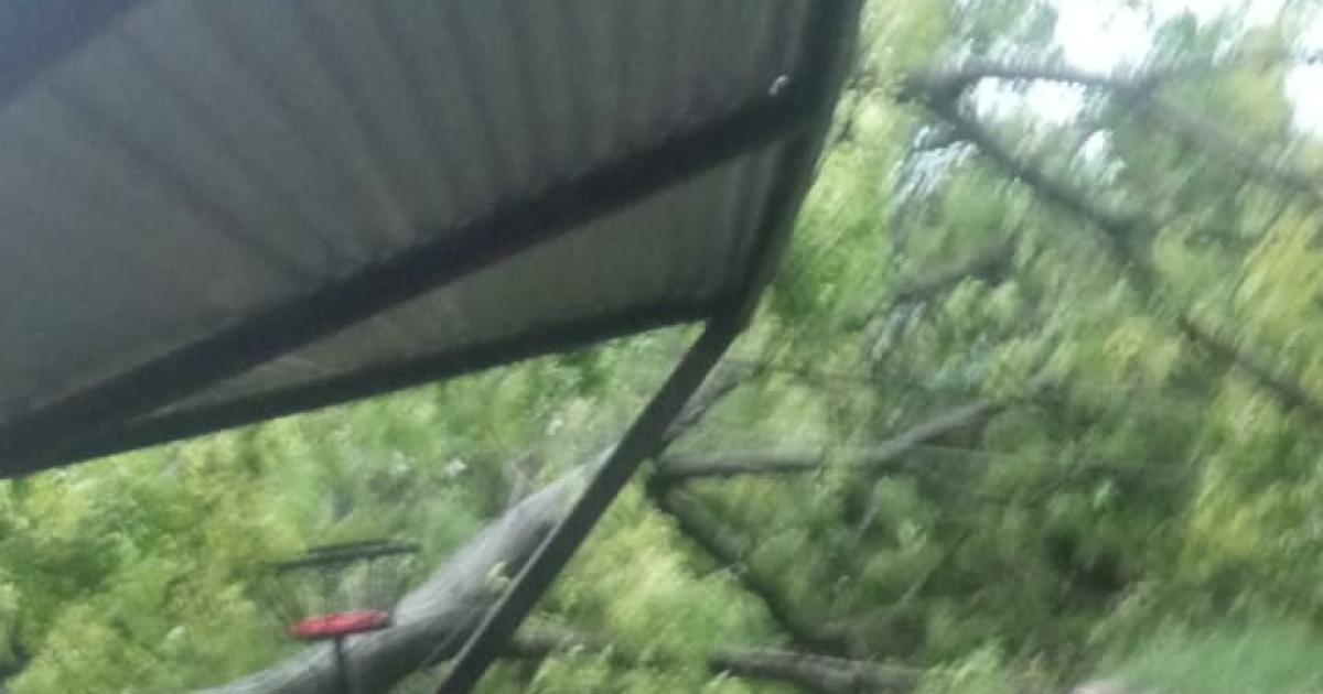 Un tornado provocoacute serios dantildeos en Termas y Santiago estaacute en alerta