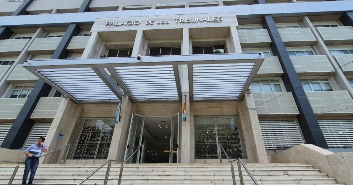 RECURSO DE AMPARO- El escrito ingresó ayer en Familia La demandante es abogada y su expareja reside en la ciudad de Loreto Sostuvo que el hombre le gira todos los meses apenas  261000 para su niña