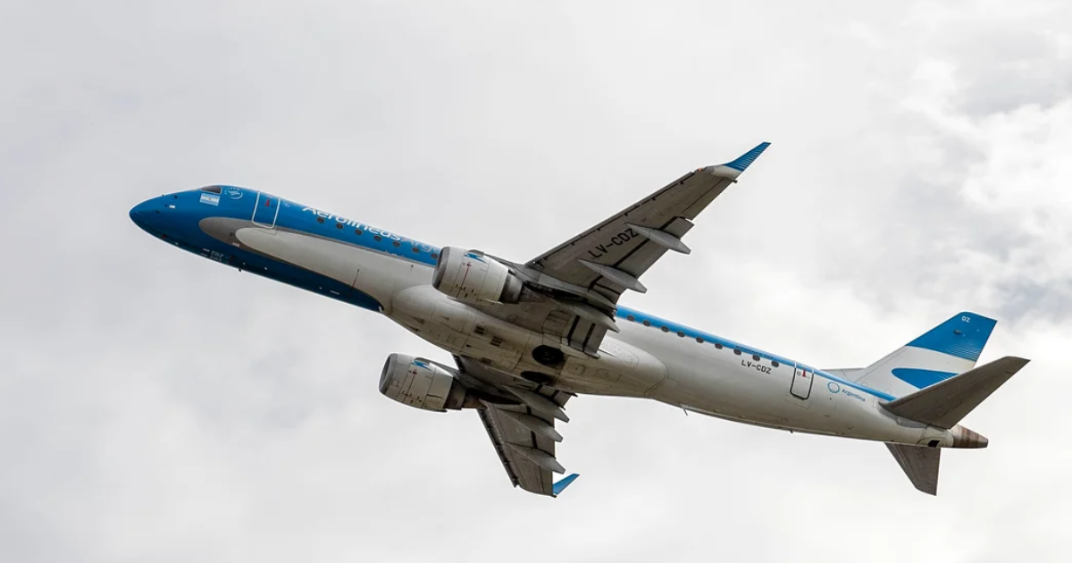 Aeroliacuteneas programoacute un vuelo especial para los argentinos varados en Florianoacutepolis