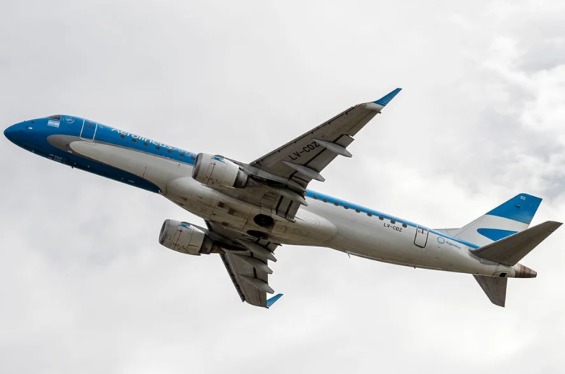 Aeroliacuteneas programoacute un vuelo especial para los argentinos varados en Florianoacutepolis