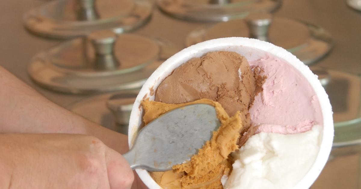 Olvidoacute 400000 en una heladeriacutea sospechoacute que otro cliente se lo llevoacute y pidioacute revisar las caacutemaras de seguridad