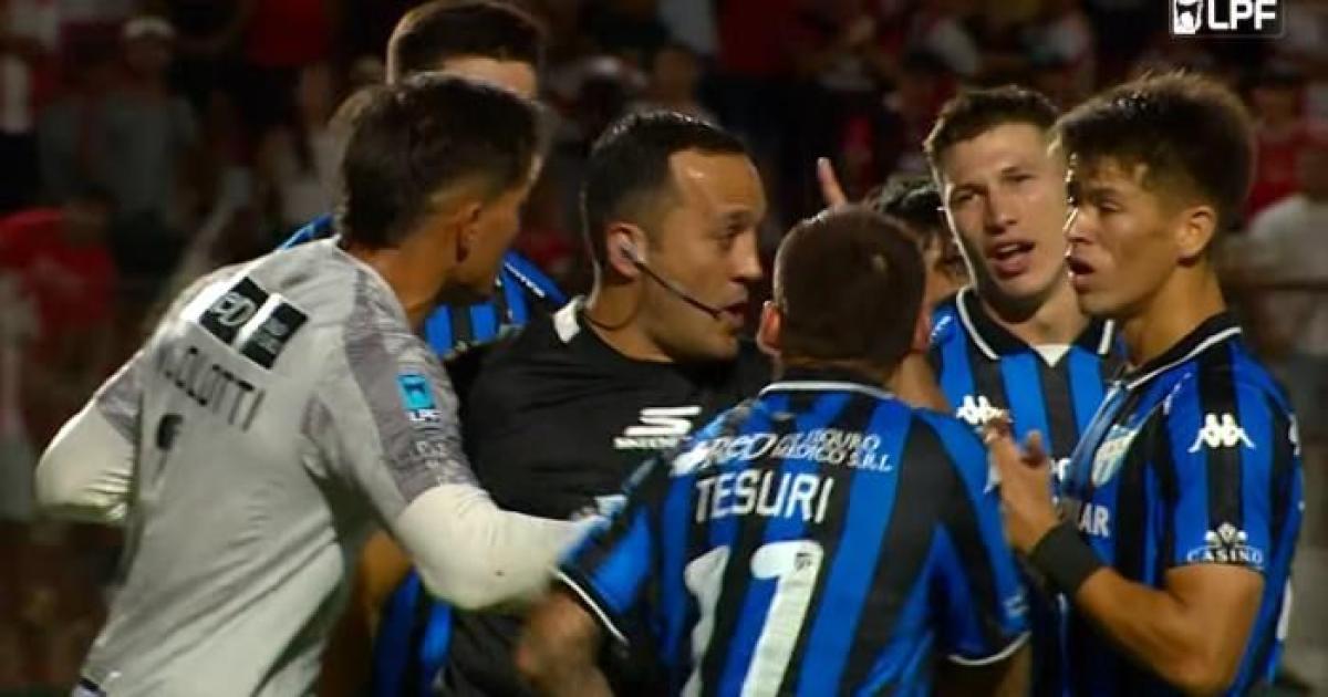 El Decano va con todo contra el aacuterbitro Espinoza