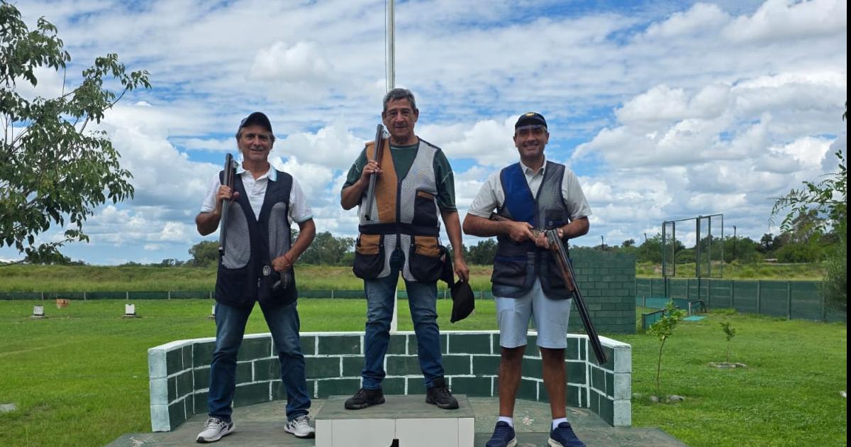 PODIO En lo m�s alto Rodolfo Landín acompañado por sus seguidores Oscar Ruiz y Diego Lindow