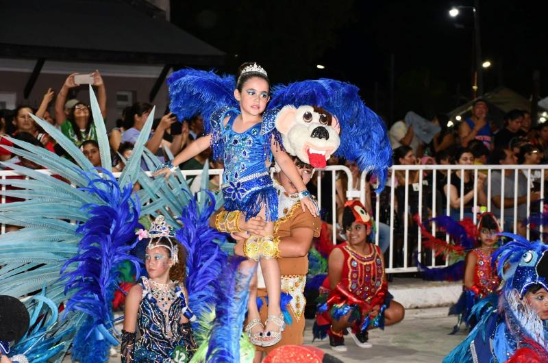 Comparsa Profeciacutea se consagra bicampeona del corso de Quimiliacute