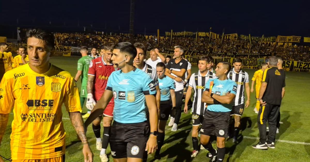 Se frenoacute el partido entre Mitre- Estudiantes y hoy se completan los 38 que restan