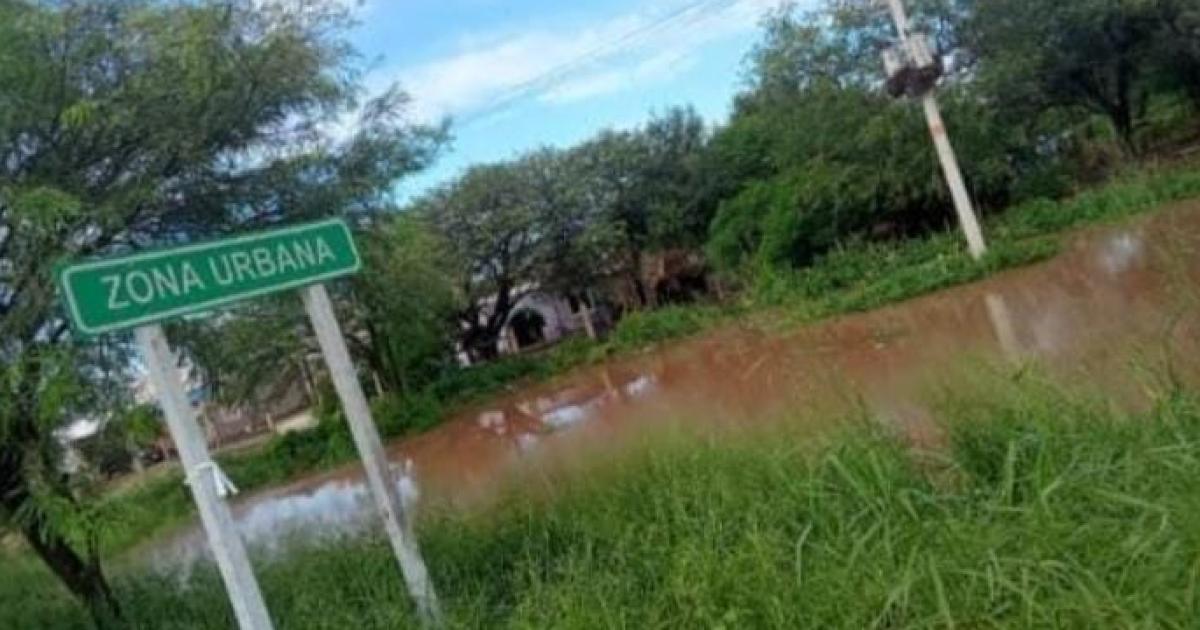Desbordó el río y el agua llegó a los barrios m�s cercanos de Nueva Esperanza