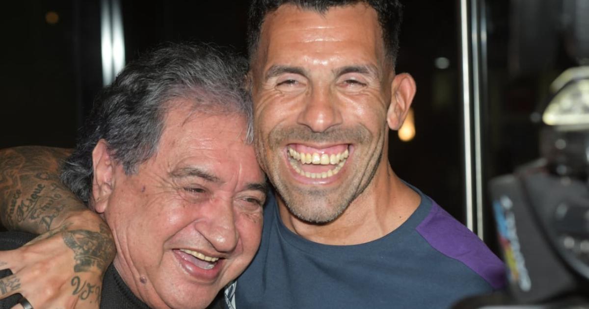 Carlitos Teacutevez ya tiene su chacarera Carlitos pueblo que Alito Toledo le escribioacute en dos diacuteas y se la entregoacute en Santiago