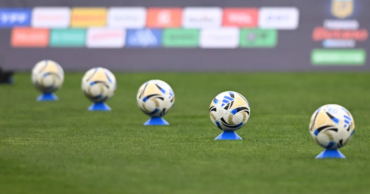 Paro en el fuacutetbol argentino- queacute partidos de la Liga Profesional no se jugaraacuten