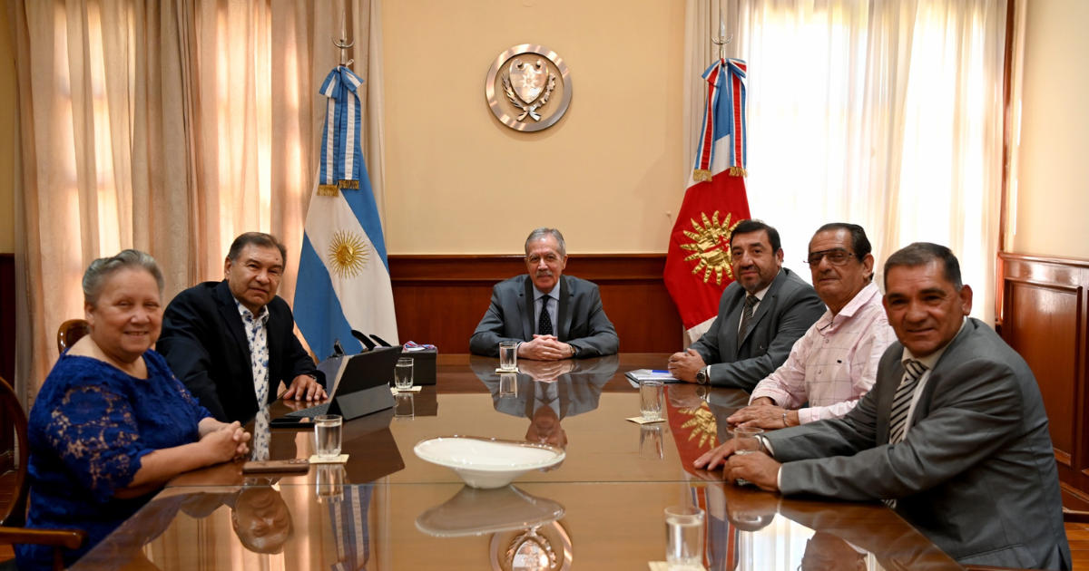 El Gobernador Suaacuterez recibioacute al pastor principal de la Iglesia Pentecostal Unida de Argentina