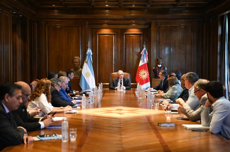 Eliacuteas Suaacuterez prepara medidas para el desarrollo econoacutemico